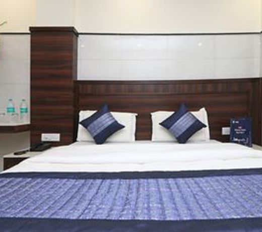 OYO 11594 Hotel TVS