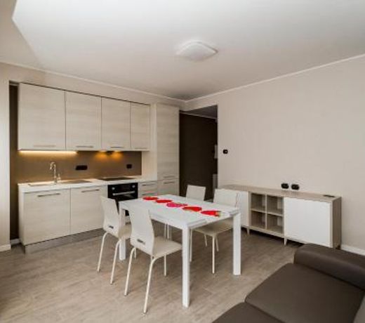 Lake Como Apartments