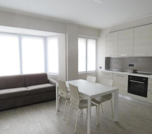 Lake Como Apartments