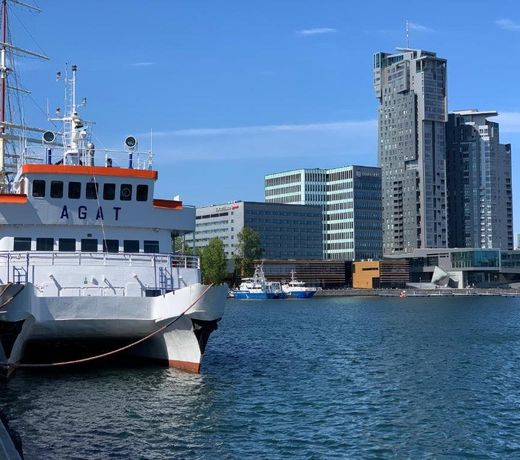 GoodHome - Sea Towers Apartment
