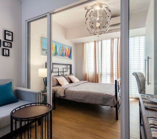 Luxury 1BR Acqua near Rockwell Powerplant Makati