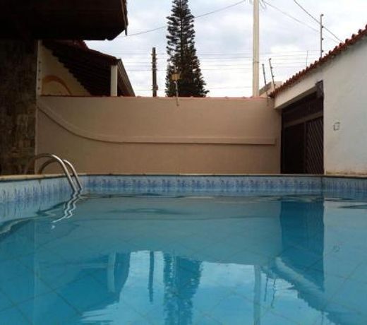 No Centro com Piscina Aquecida solar