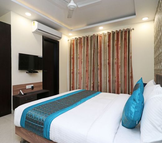 OYO 11611 Royal Palace Inn