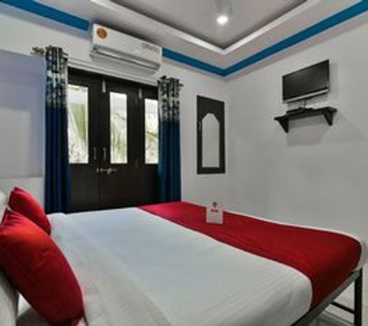 OYO 11525 Hotel Queen of Queens Standard