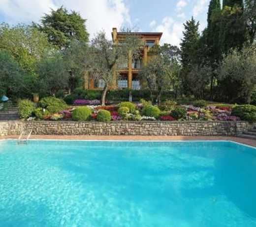 Villa Vibe Luce, beautiful period villa with private pool and lake view