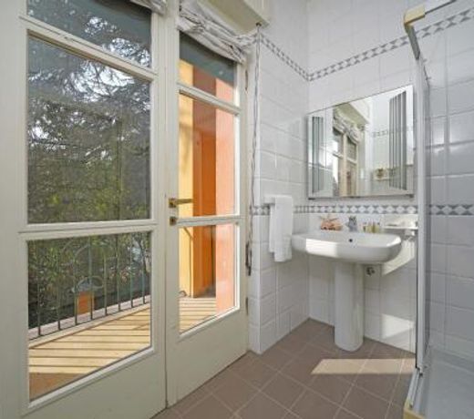 Villa Vibe Luce, beautiful period villa with private pool and lake view