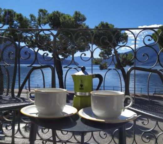Casa d'epoca fronte lago a Domaso lago di Como