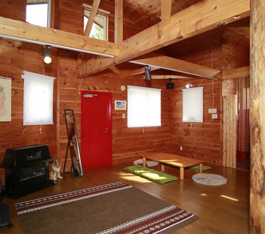 Lake Toya log cabin  with parking and wifi
