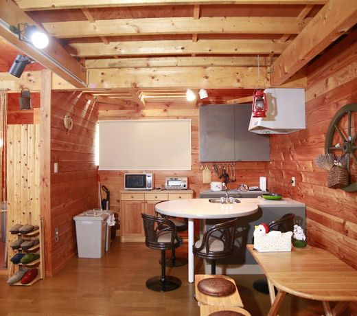Lake Toya log cabin  with parking and wifi