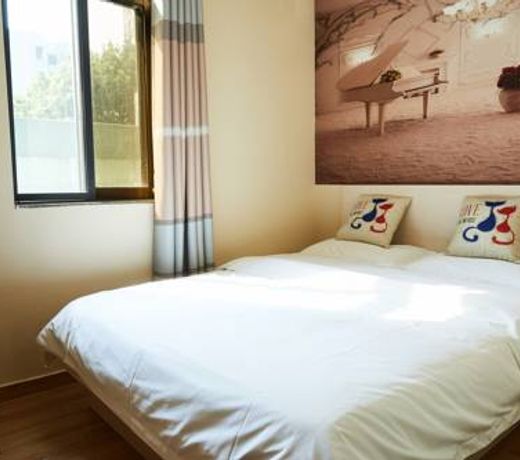 Starry Hotel