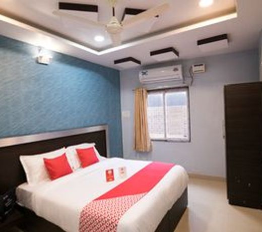 OYO 10811 Sri Sairam Residency