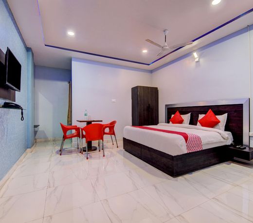 OYO 10811 Sri Sairam Residency