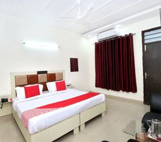 OYO 11369 Hotel Noor