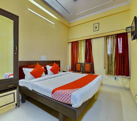 OYO 11415 Hotel Raj Laxmi