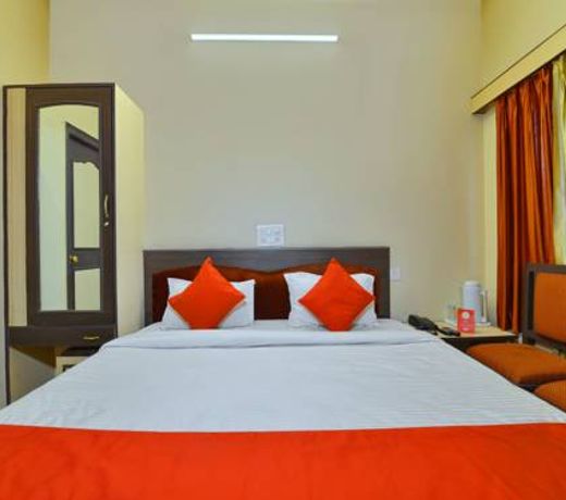 OYO 11415 Hotel Raj Laxmi