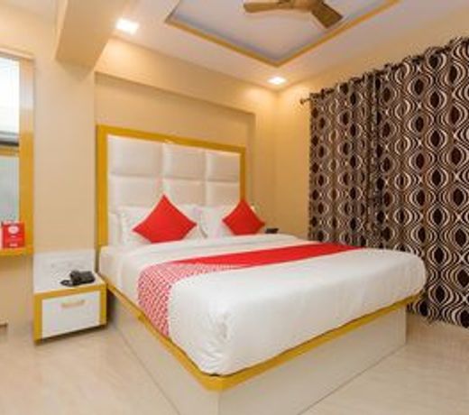 OYO 11720 Royal Inn