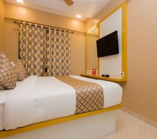 OYO 11720 Royal Inn