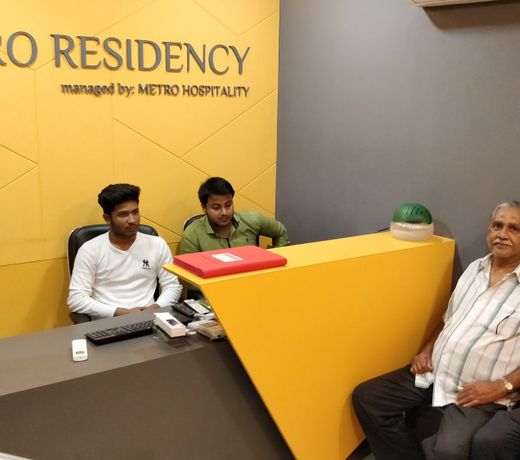 OYO Flagship 13885 Metro Residency