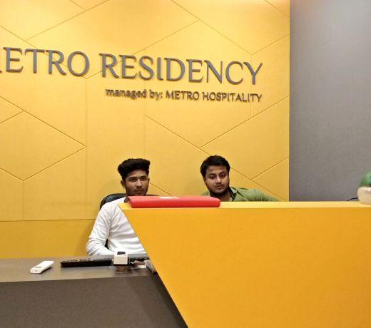 OYO Flagship 13885 Metro Residency