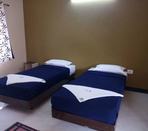 IROOMZ Hotel Mayura