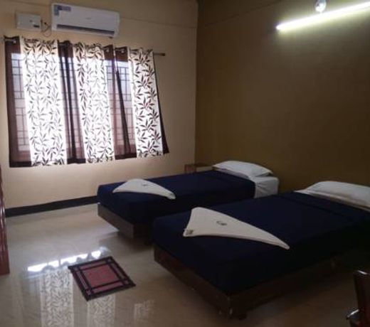 IROOMZ Hotel Mayura