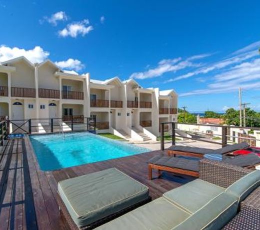 Family Complex beside Beach w/Pool Montego Bay #1