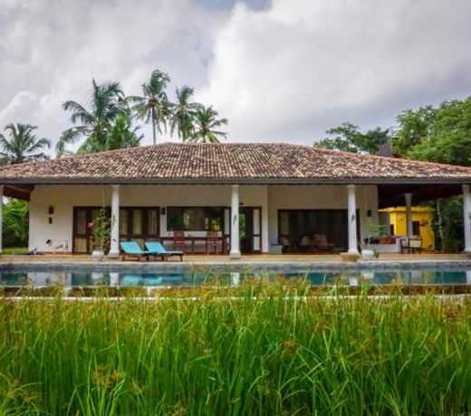 NearBy Hotel
