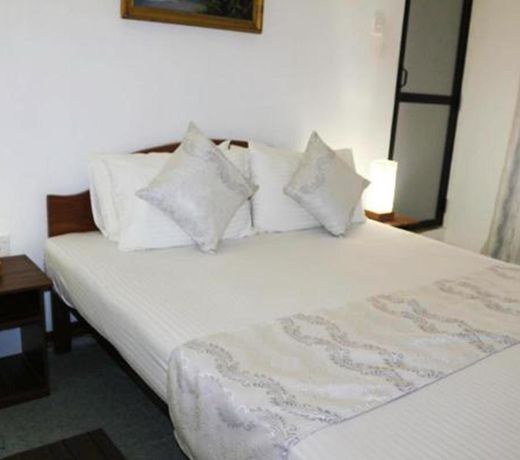 Yoho Travellers Residence