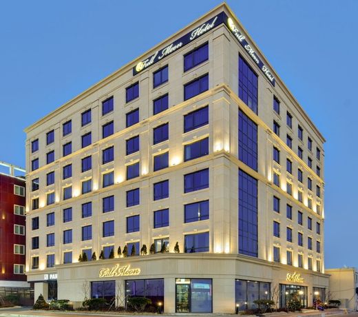 fullmoonhotel