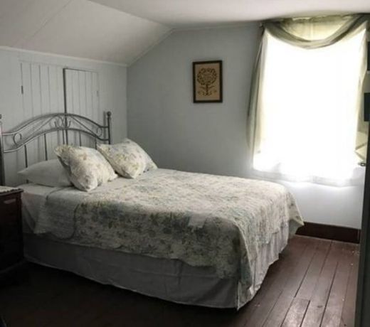 Riverboat Bed & Breakfast