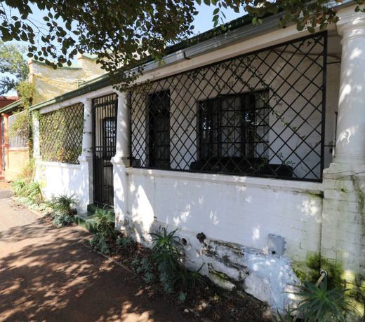 The Cottage at 32 Chiswick