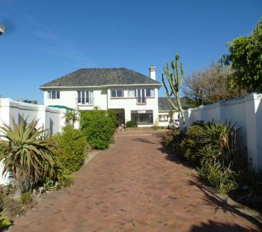 Cape Lagoon Villa