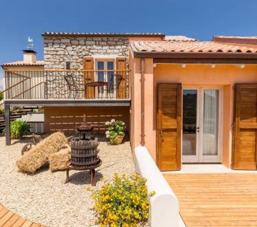 Tenuta Petra Bianca