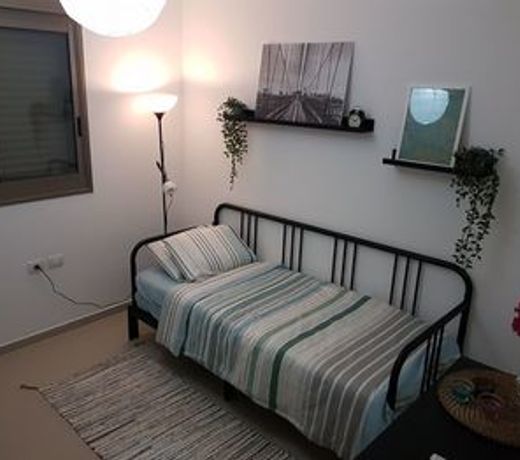 Private Bed and Bathroom in Netanya