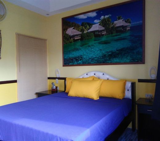 Mangos Beachfront Resort