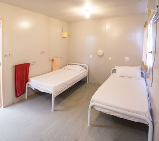 STORK RD ACCOMM - PRIVATE ROOMS WITH SHARED BATHROOMS access to POOL