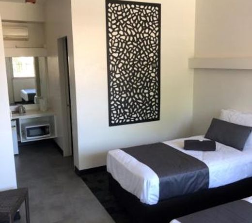 The Stuart Hotel-Motel