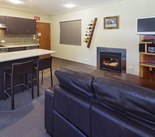 Kickenback Lodge