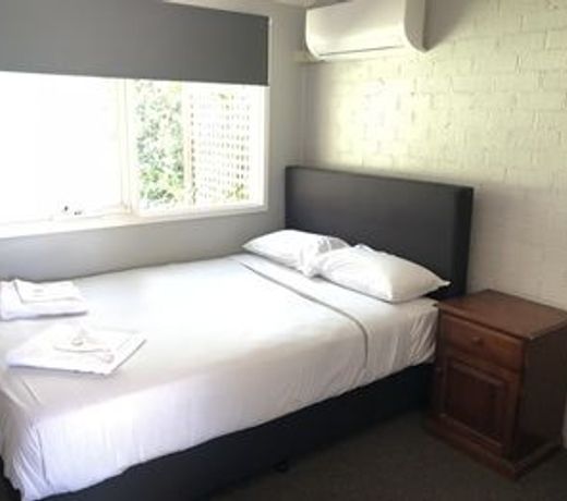 Bateau Bay Hotel
