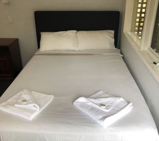 Bateau Bay Hotel