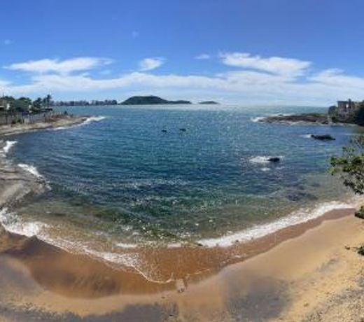 Apartamento Guarapari pé na areia com Wi-Fi e Garagem