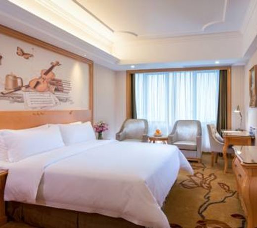 Vienna Hotel (Weihai North High-speed Railway Station Bathing Beach Shandong University)