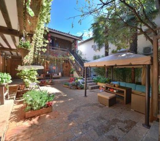 Lewo Guest House