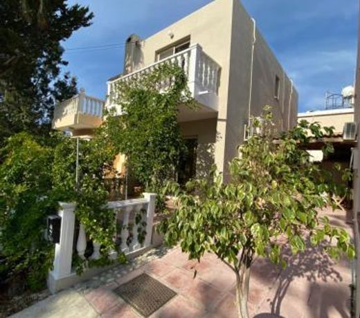 Moutallos Rooms & Homes