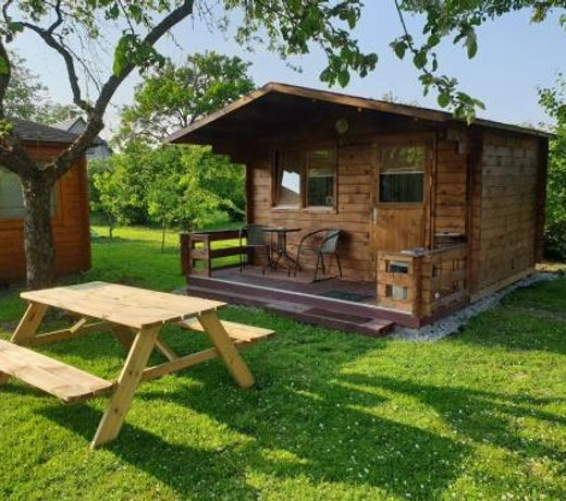 Cozy Summer House with Free Parking near City Center & Beach