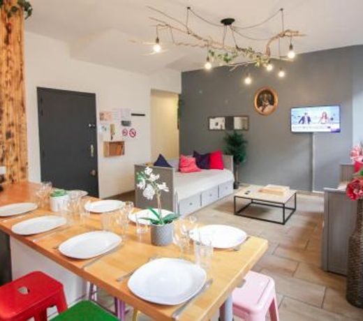 Calme en centre ville Appartement , spacieux et renove Ã  50m de la Place Carnot