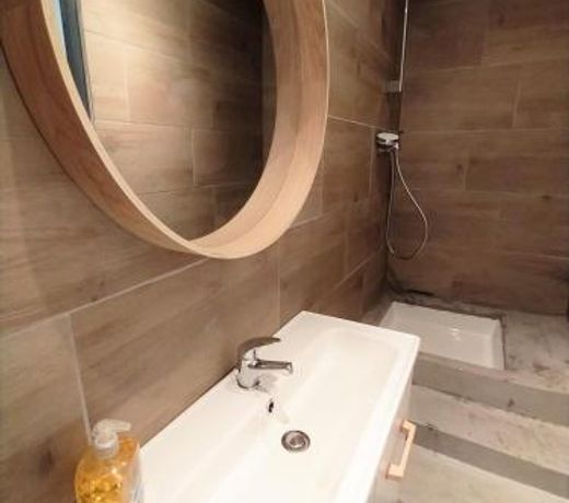 Calme en centre ville Appartement , spacieux et renove Ã  50m de la Place Carnot
