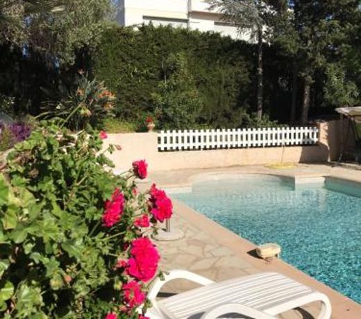 NearBy Hotel