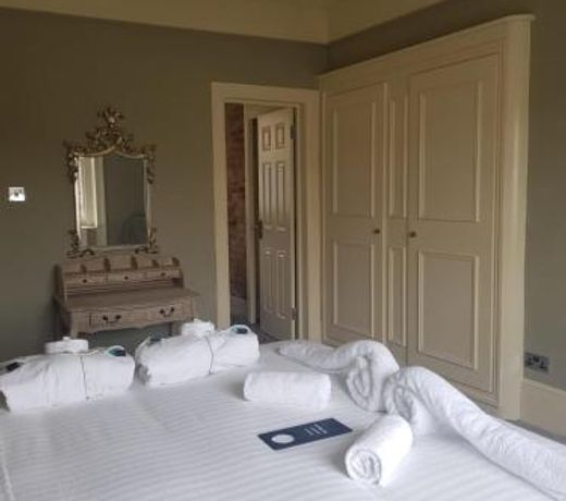 The Crown Pub & Guesthouse