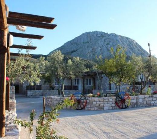 Acrocorinth Apartments